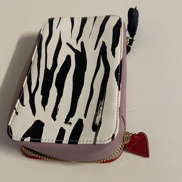 NWOT Trish McEvoy Portable Beauty Voyager Carpe Love Travel Case - Picture 5 of 8